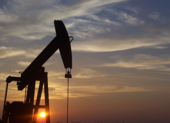 Oil prices edge lower on global markets
