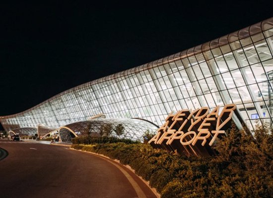 Два международных рейса совершили экстренную посадку в Баку