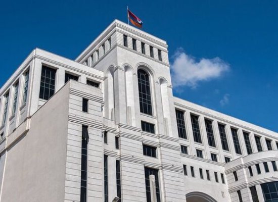 Азербайджанский бензин поступил в продажу в Армении со скидкой