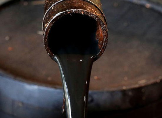 Oil prices edge lower on US statistics