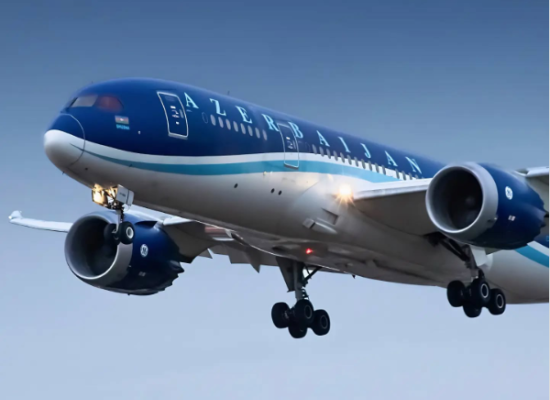 Экипаж AZAL предотвратил попытку несанкционированного проникновения на рейс в Баку