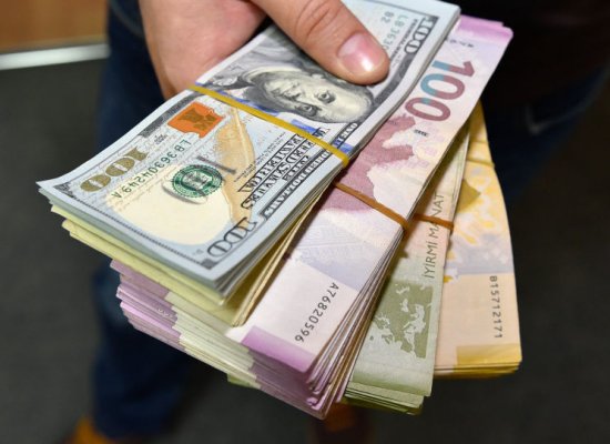 Avro uvuzlaşıb, rubl bahalaşıb - Məzənnə