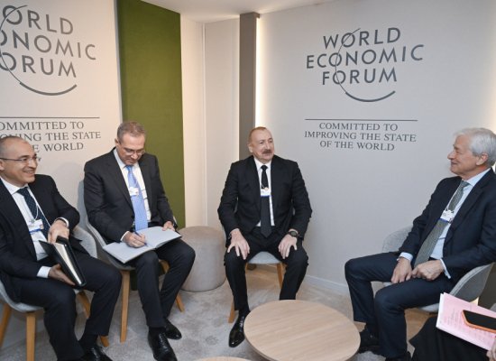 Əliyev Davosda &ldquo;J.P. Morgan&rdquo;ın baş icraçı direktoru Ceymi Daymonla görüşüb