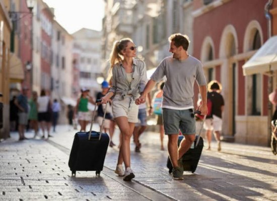 Azərbaycana turist axını 2 % azalıb