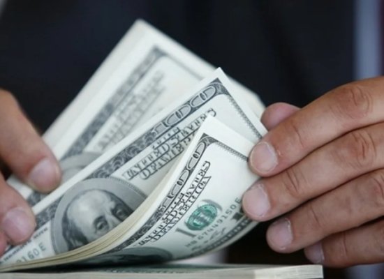 Rusiya neft sanksiyalarının yumşaldılmasından 2 milyard dollar qazanacaq