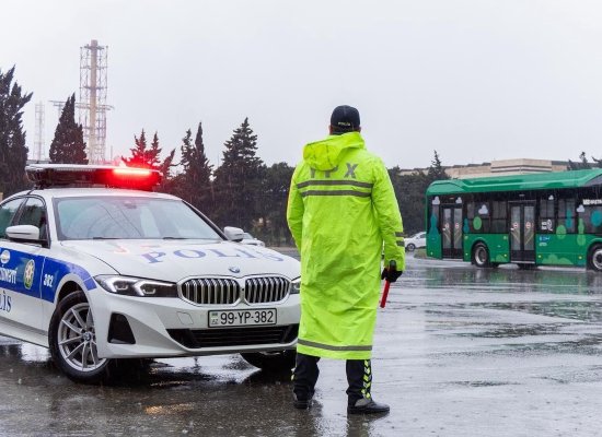DYP qeyri-sabit hava ilə bağlı sürücülərə və piyadalara xəbərdarlıq edib