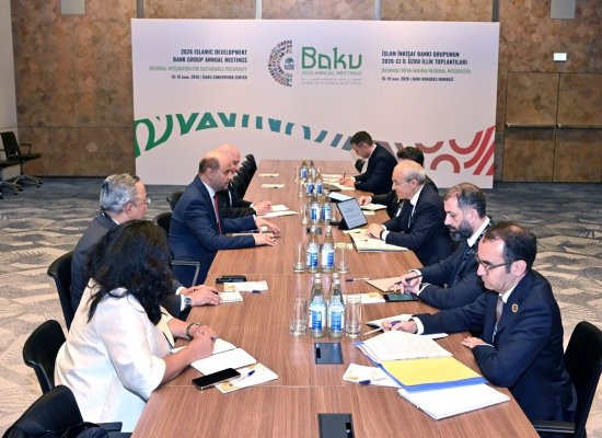 Джаббаров обсудил с главой Фонда ОПЕК сотрудничество с Азербайджаном
