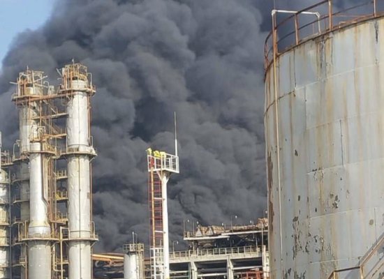 В Баку начался пожар на нефтеперерабатывающем заводе