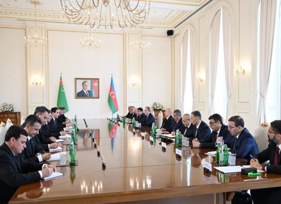 Алиев и президент Туркменистана обсудили развитие двусторонних связей