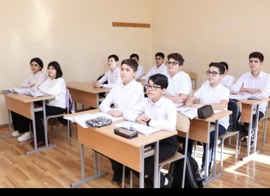 Azerbaijan restricts mobile phone use in schools