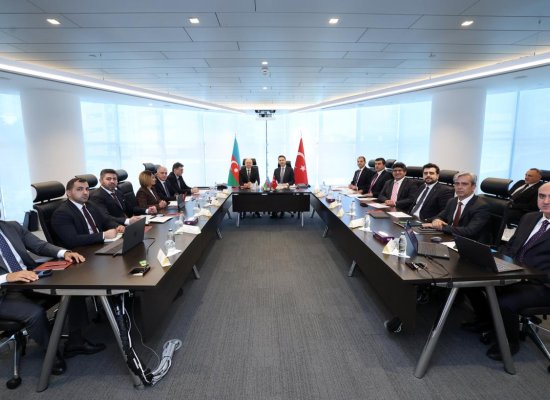İstanbulda Azərbaycan və Türkiyə energetika nazirləri Yaşıl Enerji Dəhlizləri layihələrini müzakirə edib
