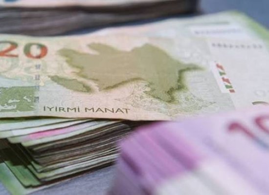 Fiziki şəxslərin banklardakı əmanətlərinin həcmi 2 milyard manatdan çox artıb