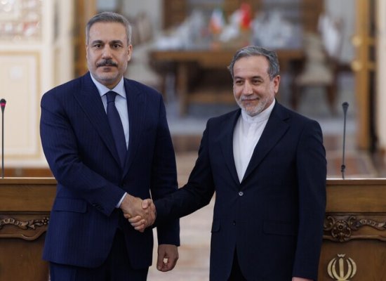 Hakan Fidan Əraqçi ilə Hörmüz boğazının açılmasını müzakirə edib