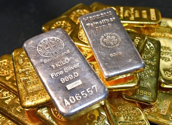 Qızılın qiyməti zəifləyən dollar fonunda ardıcıl üçüncü həftəni artımla başa vurur