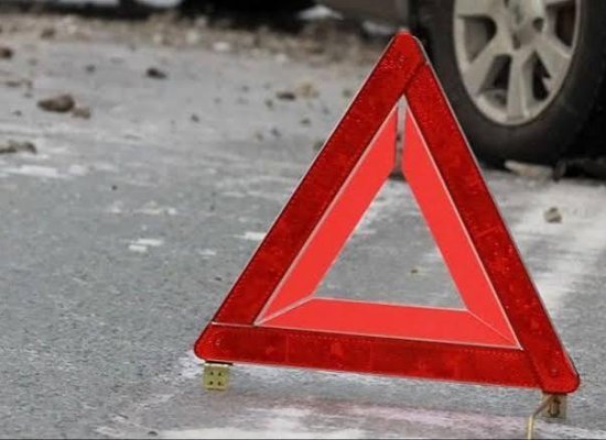 Füzulidə avtomobil ağaca çırpılıb, sürücü ölüb