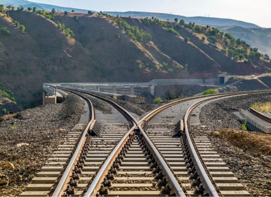 Özbəkistan Naxçıvandan Türkiyəyə dəmir yolunun inşasında iştirak edə bilər