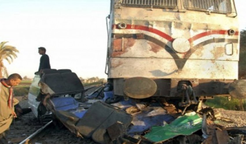 Qatar qəzaya uğradı: 24 ölü, 28 yaralı Qatar qəzaya uğradı: 24 ölü, 28 yaralı