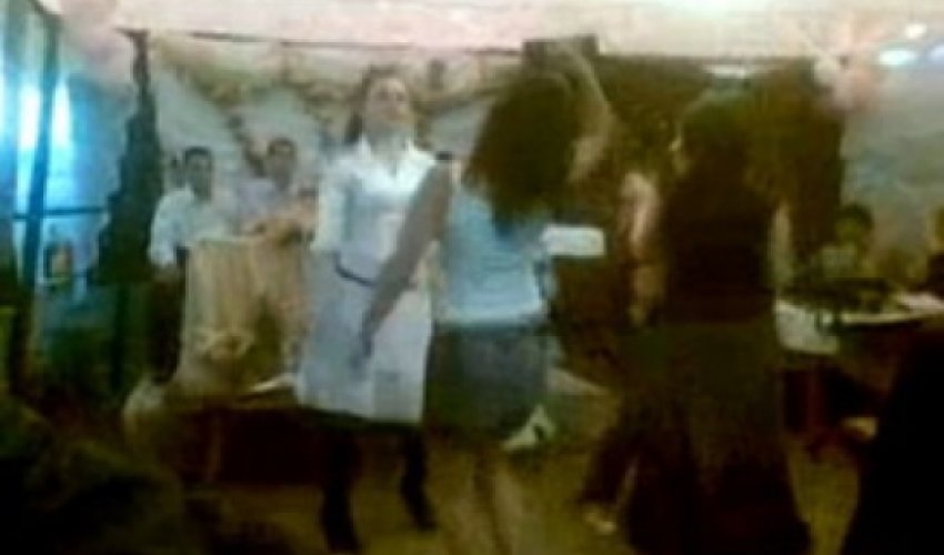 Позорный танец на палаточной свадьбе в Азербайджане -ВИДЕО Позорный танец на палаточной свадьбе в Азербайджане -ВИДЕО