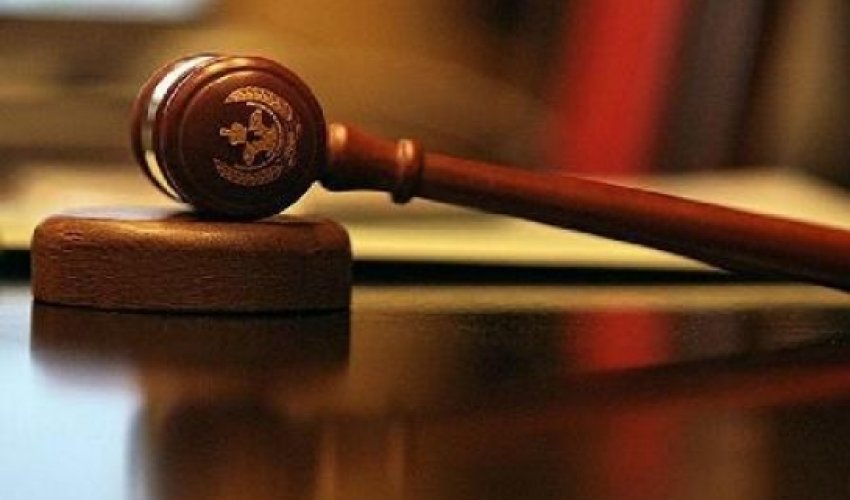 В Баку суд приговорил убийцу соседа к 8 годам лишения свободы В Баку суд приговорил убийцу соседа к 8 годам лишения свободы