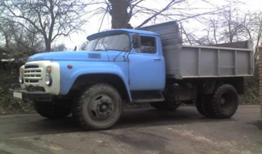 В Азербайджане совершил аварию военный грузовик