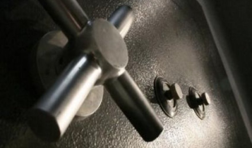 В Баку из отделения почты похищен сейф с деньгами В Баку из отделения почты похищен сейф с деньгами