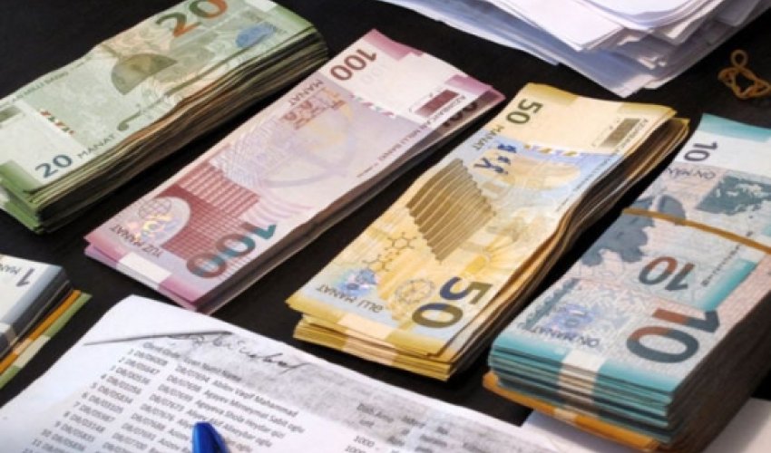 Сколько заработали азербайджанцы в этом году?