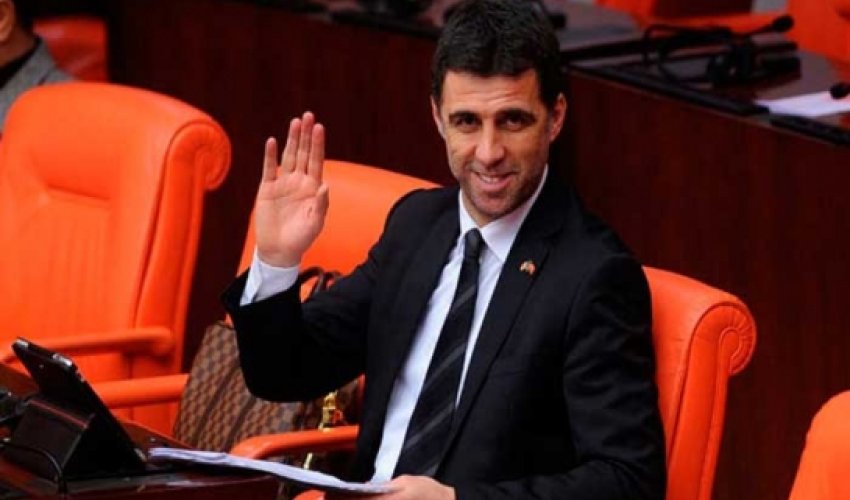 Hakan Şükürün parlamentdəki səlahiyyəti əlindən alındı Hakan Şükürün parlamentdəki səlahiyyəti əlindən alındı