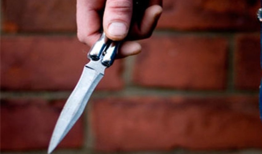 В Гяндже 15-летний подросток ранил ножом 16-летнего товарища В Гяндже 15-летний подросток ранил ножом 16-летнего товарища