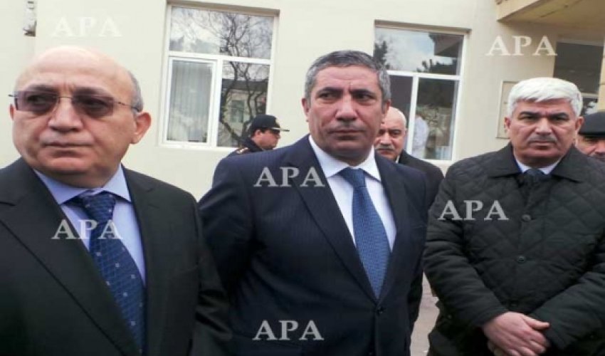 YAP rəhbərliyi özünü yandıran Qarabağ əlilinə baş çəkdi YAP rəhbərliyi özünü yandıran Qarabağ əlilinə baş çəkdi