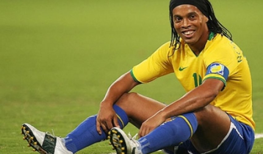 Ronaldinyo "Beşiktaş"a ağır şərtlər irəli sürdü