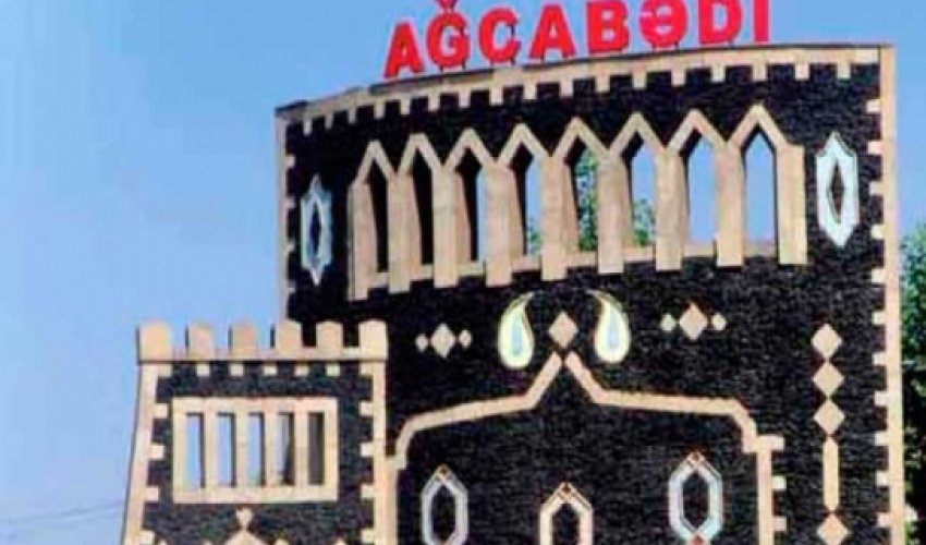 Ağcabədidə məktəb direktoru xadiməni döydü Ağcabədidə məktəb direktoru xadiməni döydü