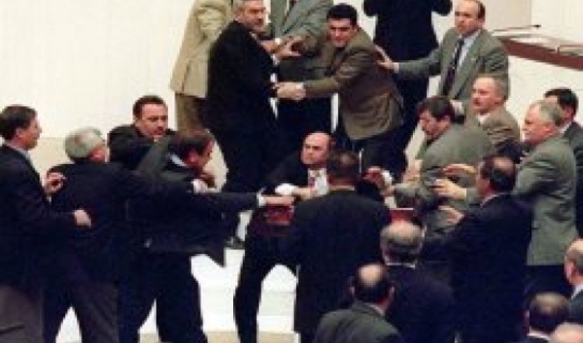 Türkiyə parlamentində dava VIDEO Türkiyə parlamentində dava VIDEO