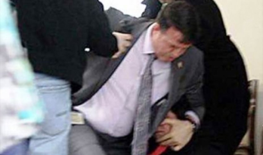 Prezidentlərin görüşündə insident yaşanıb - FOTO