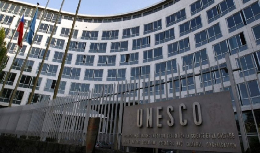 Azərbaycan və UNESCO arasında saziş imzalandı Azərbaycan və UNESCO arasında saziş imzalandı