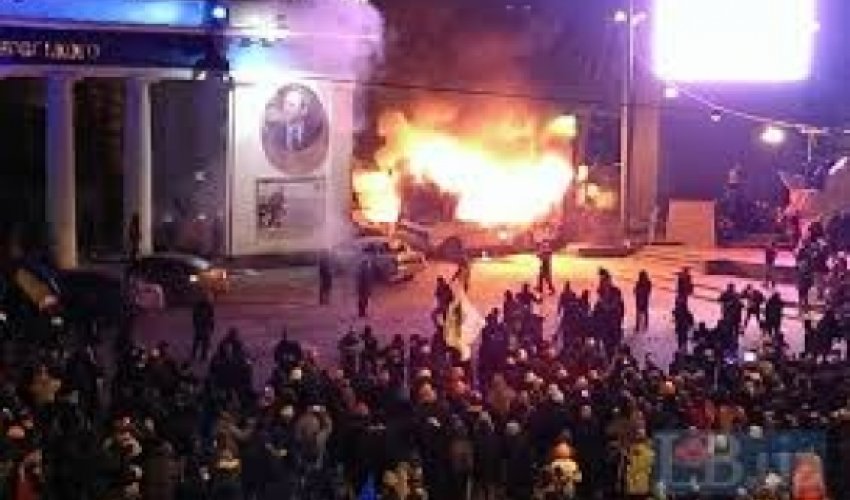 Ukraynada hakimiyyət və müxalifət etirazçıların dağılmasıyla bağlı razılığa gəldi