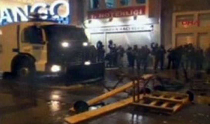 Türkiyədə partiya tərəfdarları arasında qarşıdurma: yaralılar var Türkiyədə partiya tərəfdarları arasında qarşıdurma: yaralılar var