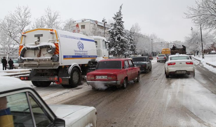 Gəncədə yollar qardan belə təmizlənir - FOTOLAR Gəncədə yollar qardan belə təmizlənir - FOTOLAR