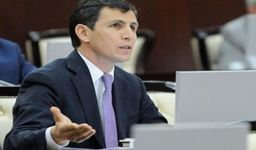 Zahid Orucun yaxını qarda donaraq ölüb Zahid Orucun yaxını qarda donaraq ölüb
