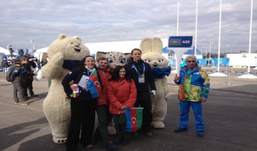 Olimpiyaçılar bayrağımızı tərs tutdular - FOTO