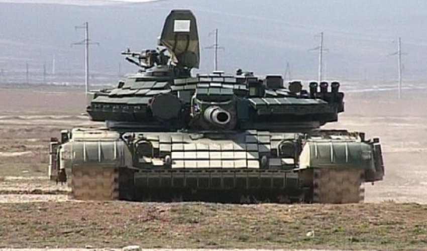 Müdafiə Nazirliyindən tankların sərhədə yığılması xəbərlərinə - REAKSİYA Müdafiə Nazirliyindən tankların sərhədə yığılması xəbərlərinə - REAKSİYA