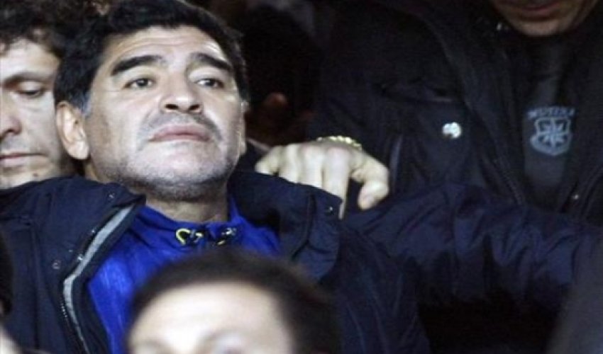 Maradona futbola qayıdır?