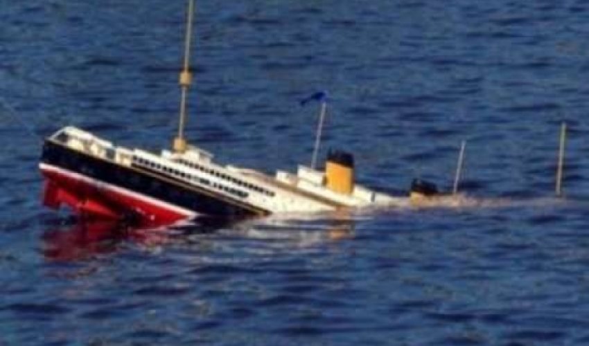 Rusiyalı hərbçilər Krımda hərbi gəmini batırdı Rusiyalı hərbçilər Krımda hərbi gəmini batırdı