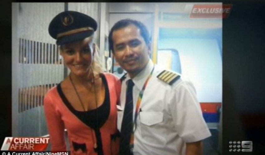 Скандал: пилот пропавшего Boeing летал с девушками в кабине -ФОТО