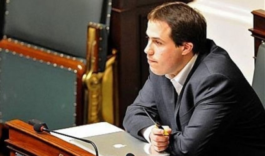 Deputat baş nazirə "Cənab pedofil" deyə müraciət etdi