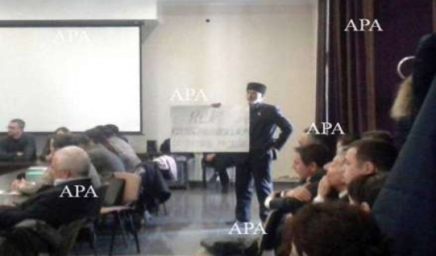 Krım Tatar Məclisinin iclasında qarşıdurma
