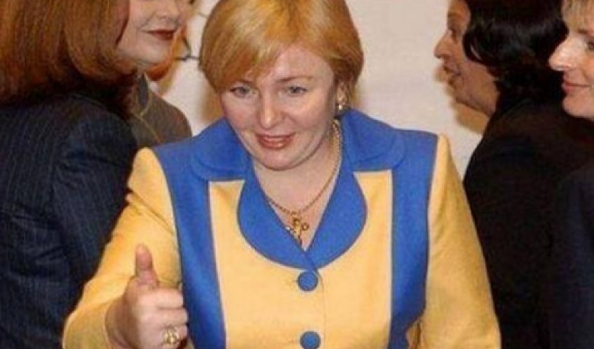 Putinin birinci arvadı ona meydan oxudu