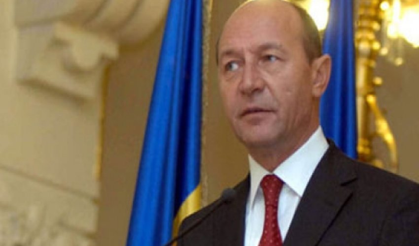 Prezident ABŞ hərbi gəmisinə çıxıb Qarabağ bəyanatı verdi