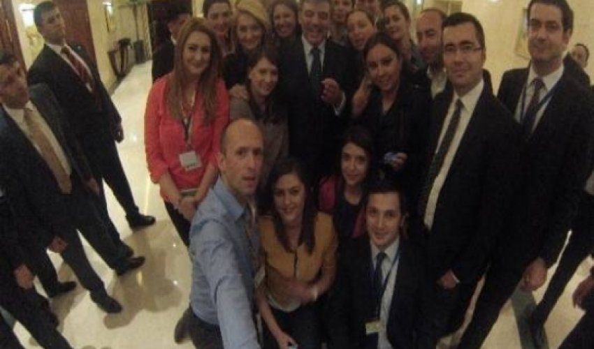 Türkiyə prezidenti selfi çəkdirdi