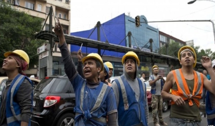 Strong earthquake hits Mexico Strong earthquake hits Mexico