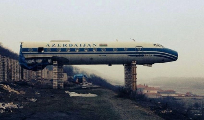 Лондонские газеты о самолете-ресторане в Губе- ФОТО